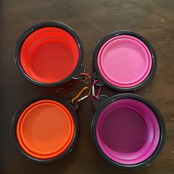 4 Small silicone pet food/water expandable bowls - Picture 3 of 3